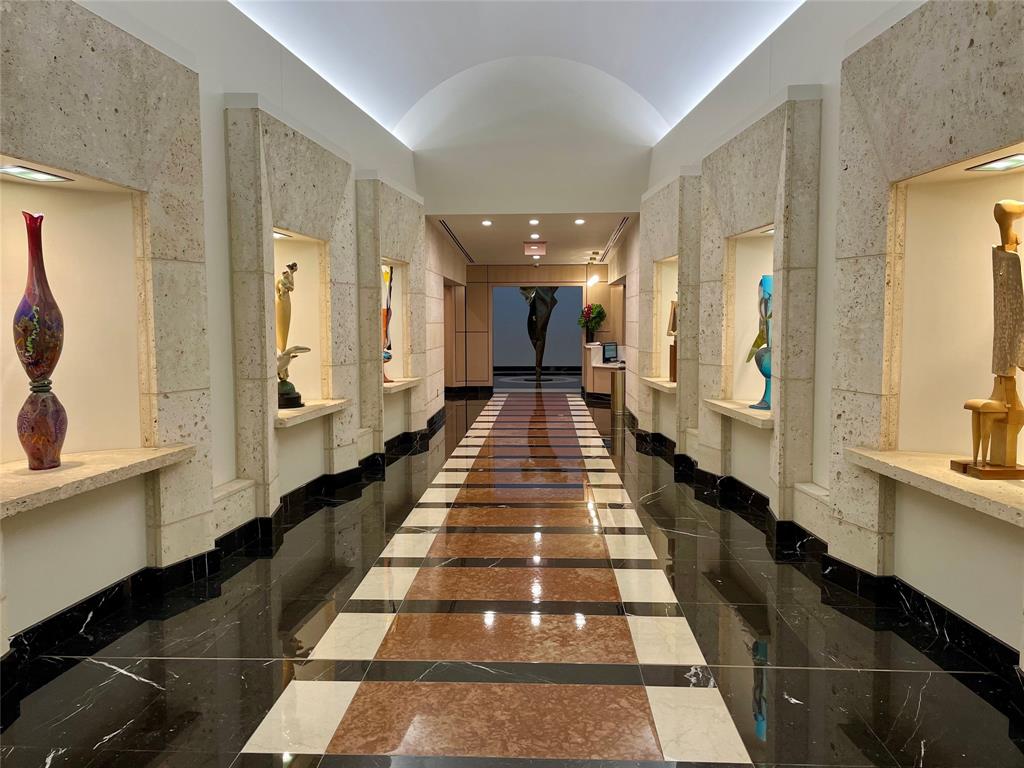 500 Throckmorton Street Property Photo