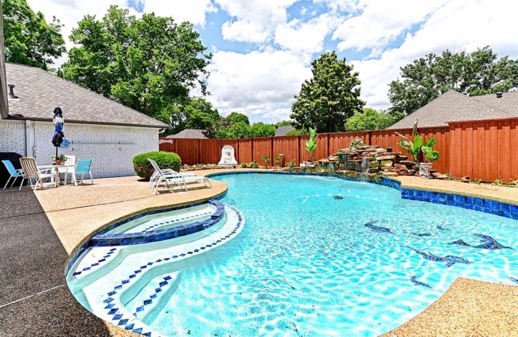 5805 Knightsbridge Property Photo