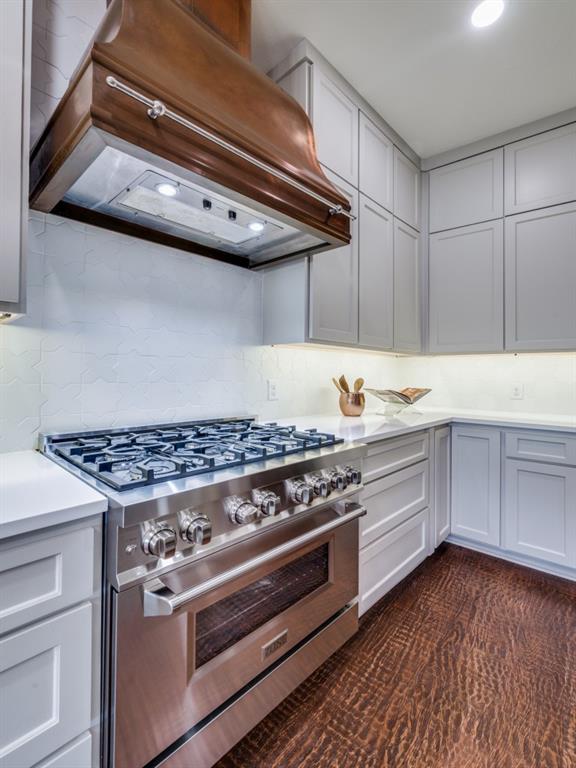 6913 Mediterranean Drive Property Photo 17