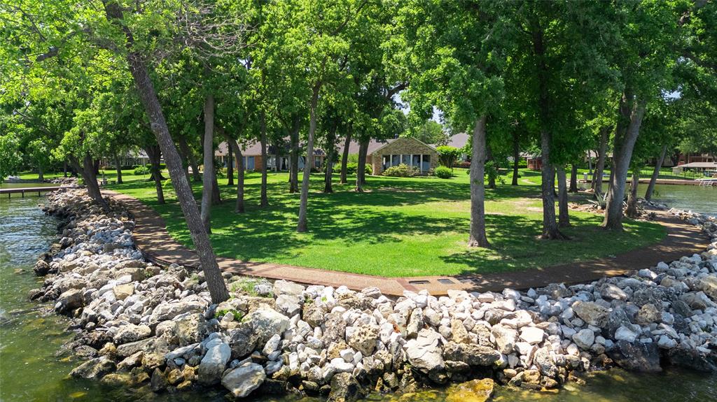 39 Lakeside Drive Property Photo