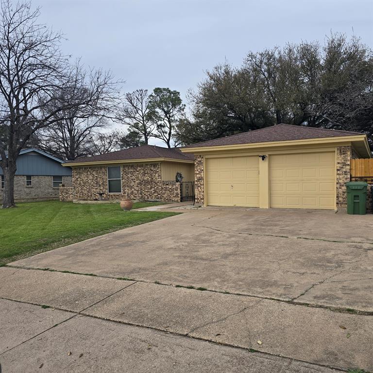 208 E Pleasantview Drive Property Photo
