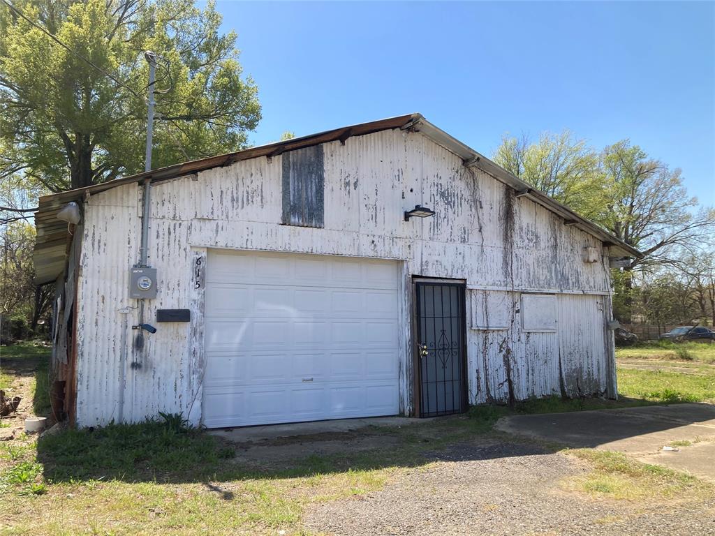 615 W 70th Street Property Photo 1