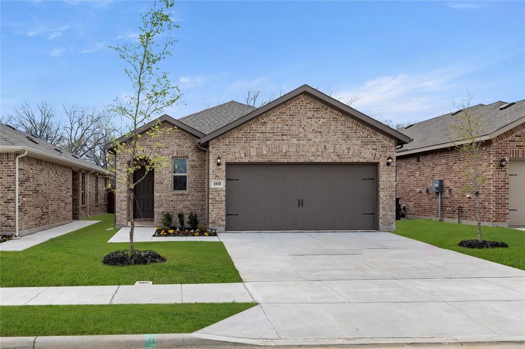 1818 Iris Road Property Photo