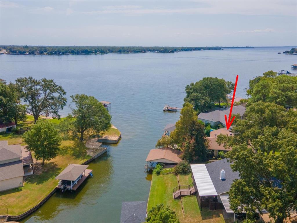 207 Lake Front Drive Property Photo