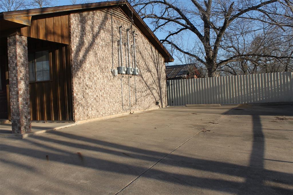 602 W 17th Street Property Photo 2