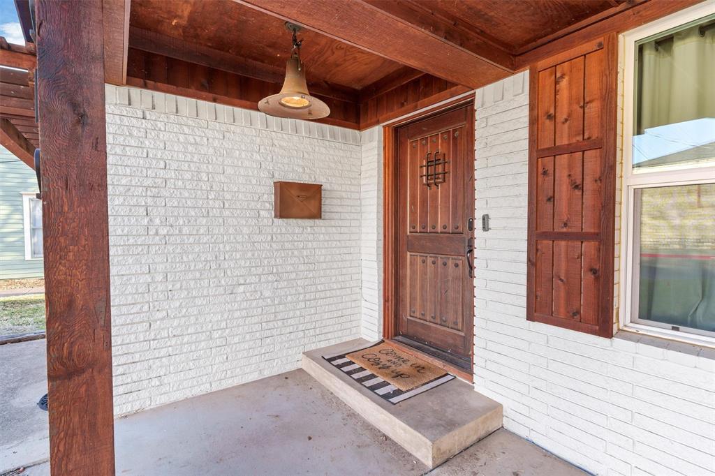 212 N Crockett Street Property Photo 6