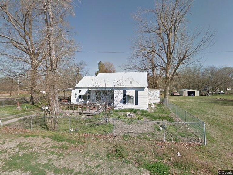 105 E Division Street Property Photo