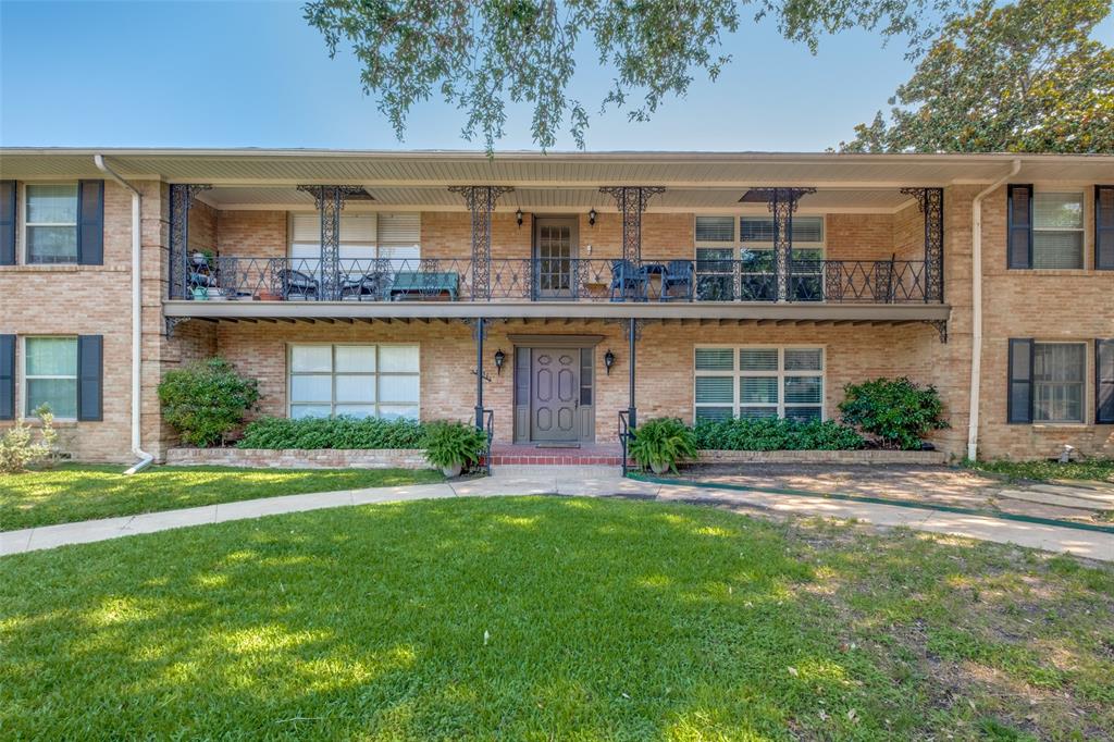 6131 B Bandera Property Photo