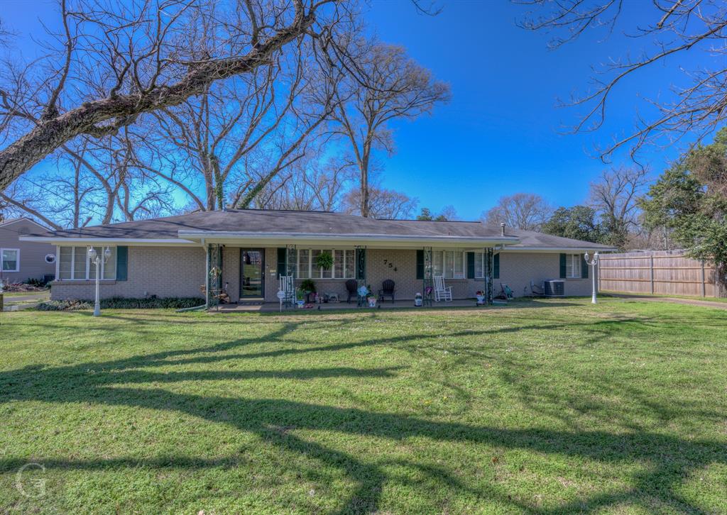 754 E Kings Highway Property Photo