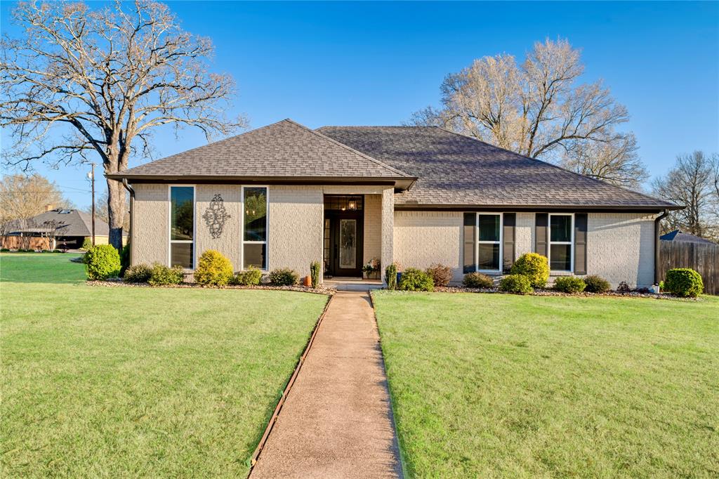 4415 Wood Creek Drive Property Photo 1