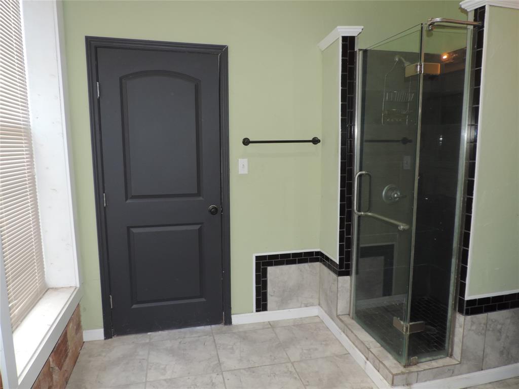 112 S Austin Property Photo 28