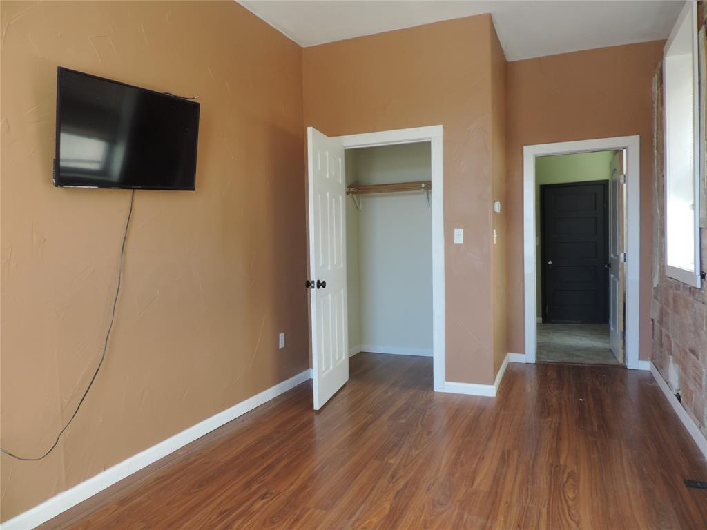 112 S Austin Property Photo 31