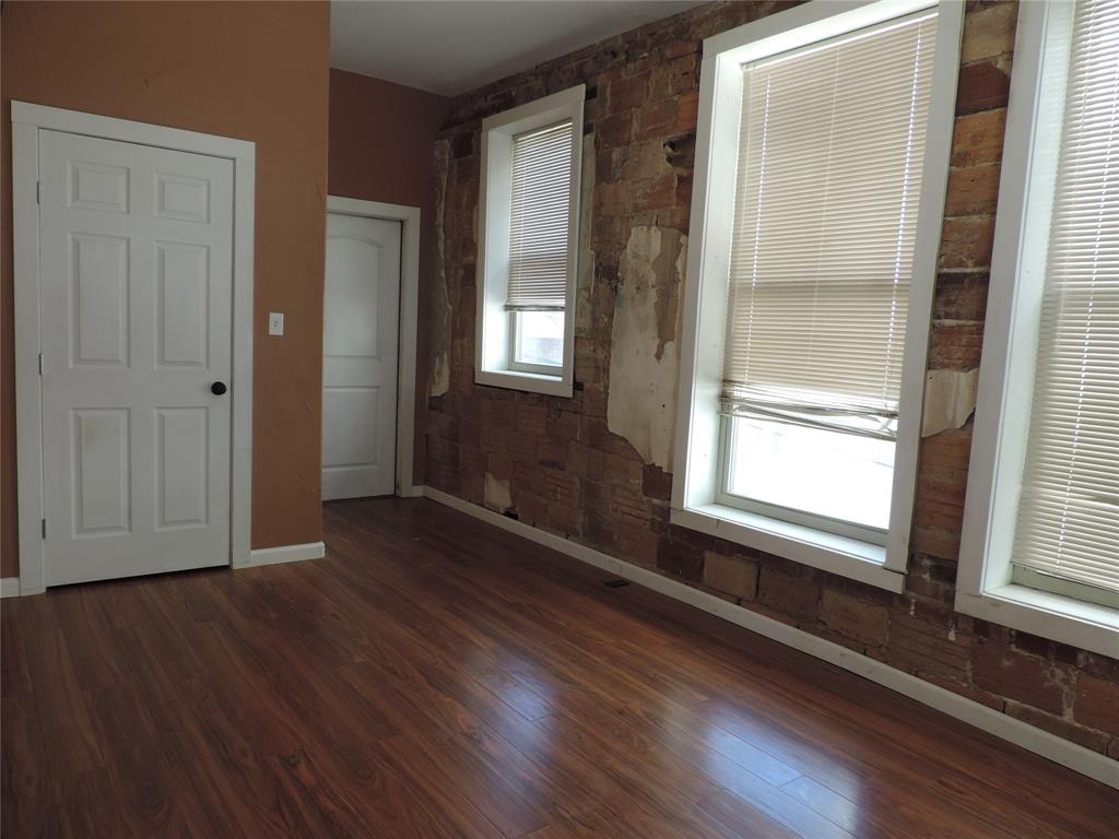 112 S Austin Property Photo 34