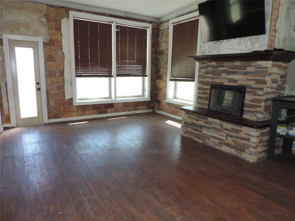 112 S Austin Property Photo 36
