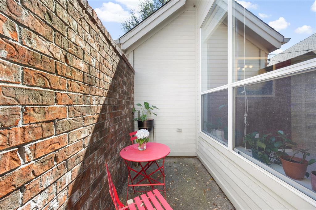 2437 Folkstone Way Property Photo 24