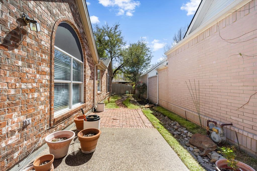 2437 Folkstone Way Property Photo 25