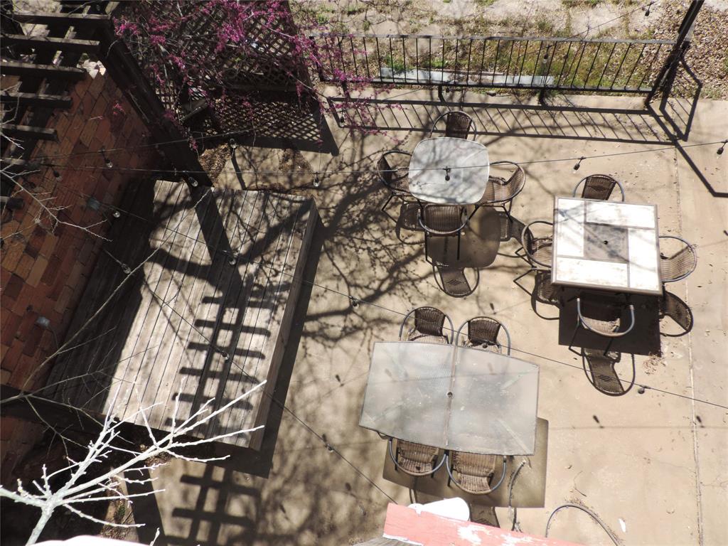 114 S Austin Property Photo 7