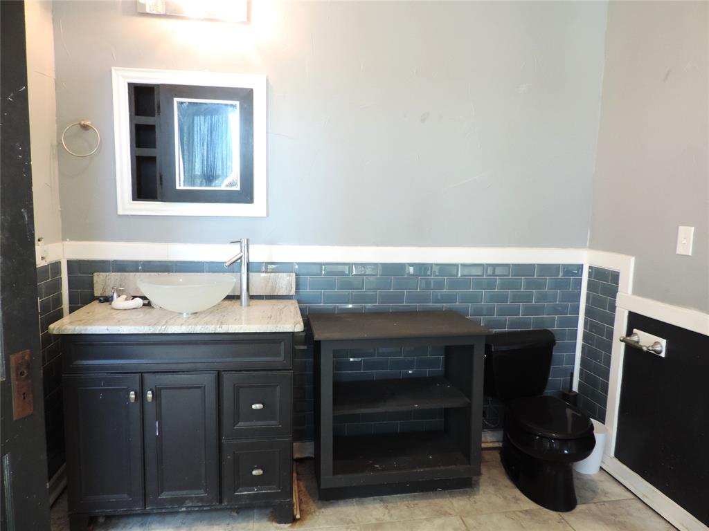 114 S Austin Property Photo 26