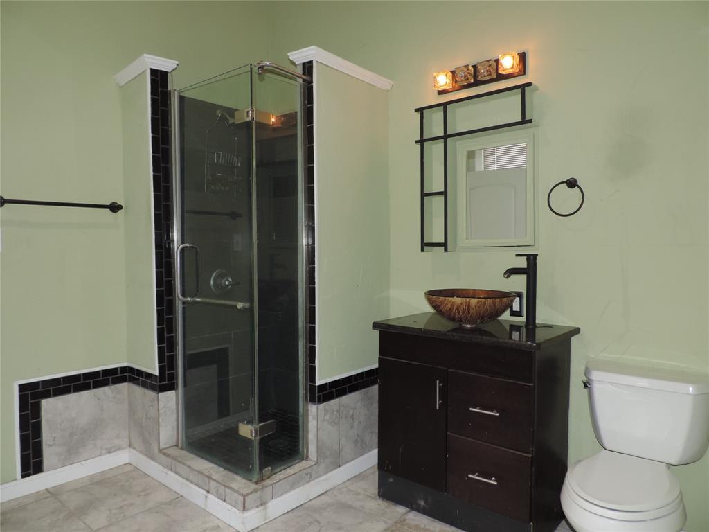 114 S Austin Property Photo 29