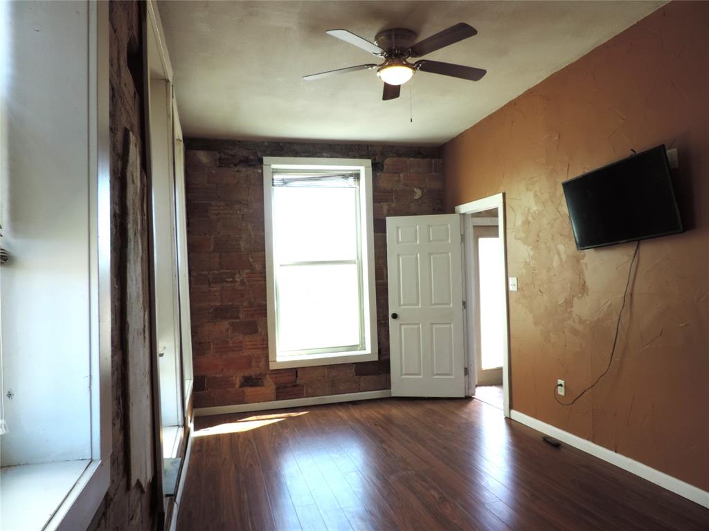 114 S Austin Property Photo 32