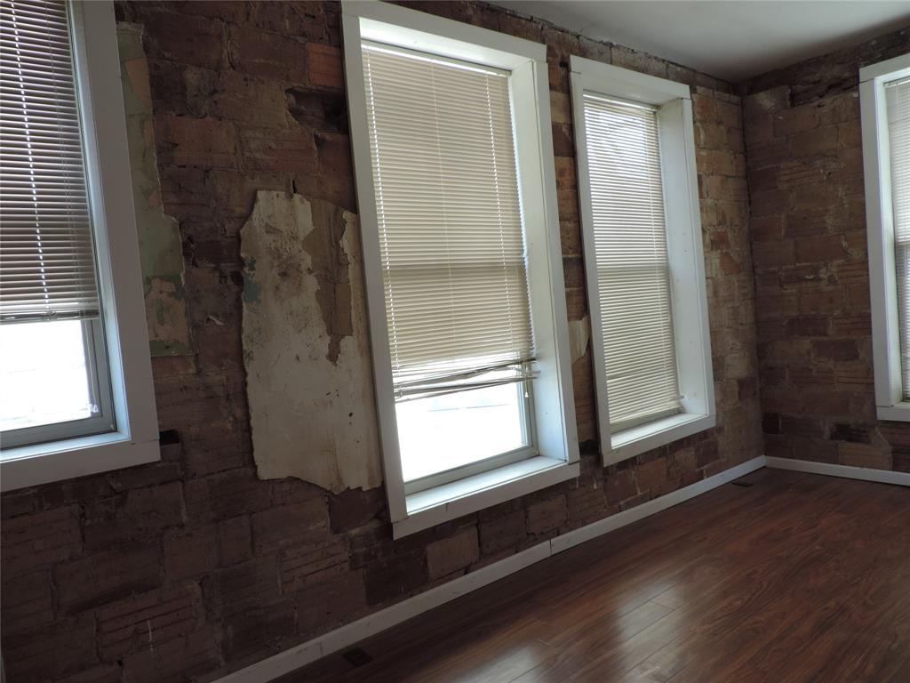 114 S Austin Property Photo 33