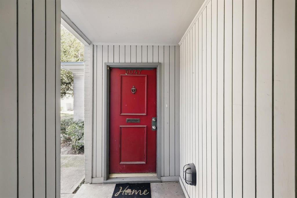 5047 N Hall Street Property Photo