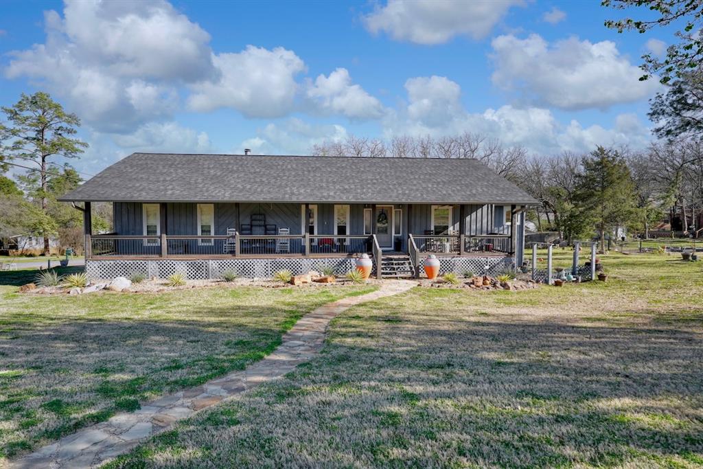 303 Lakeview Drive Property Photo 1