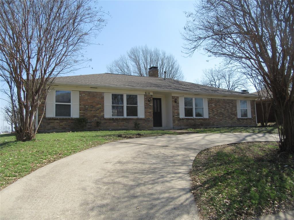 910 Westminster Drive Property Photo