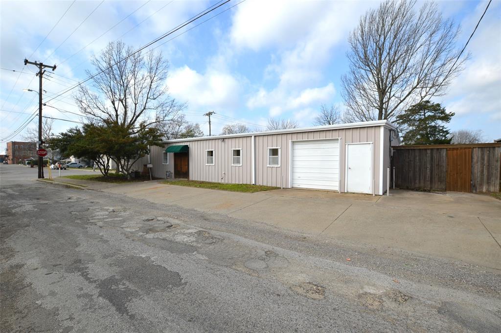 202 Maple Street Property Photo 2