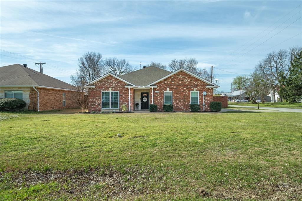229 W High Street Property Photo