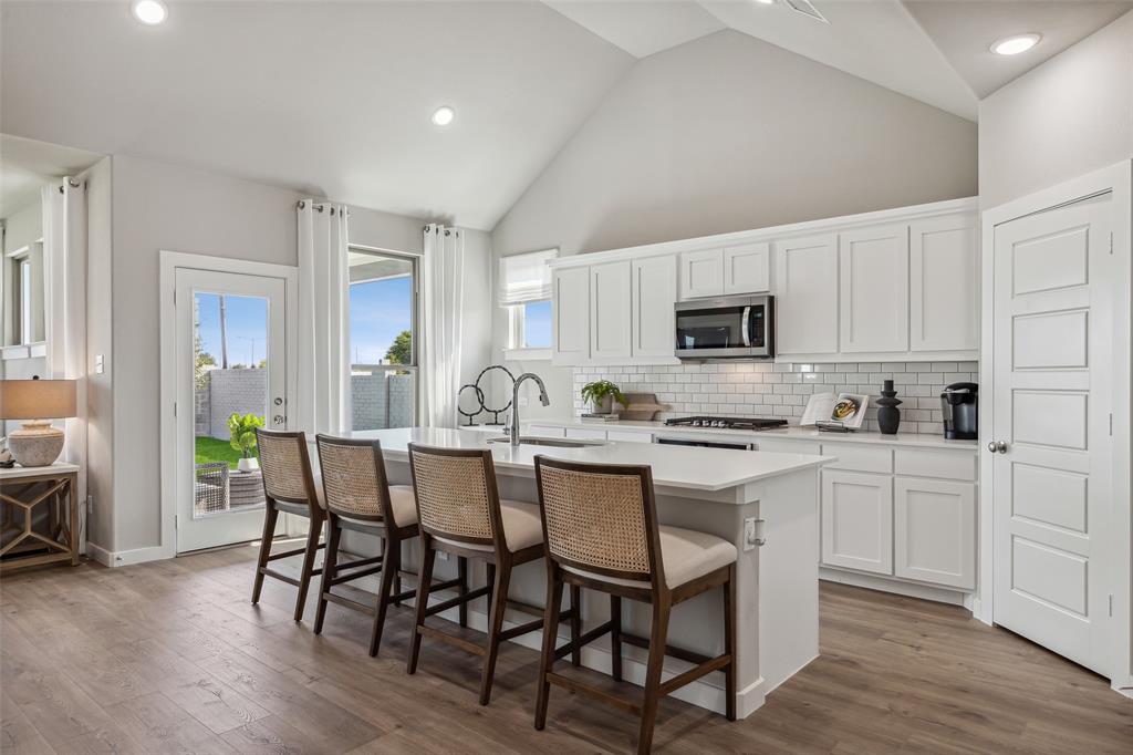 3712 Mackenzie Drive Property Photo