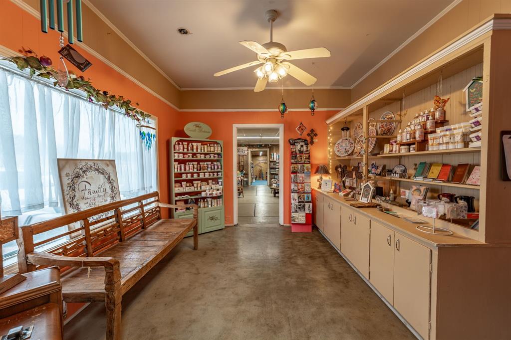 3408 N Us Highway 281 Property Photo 22