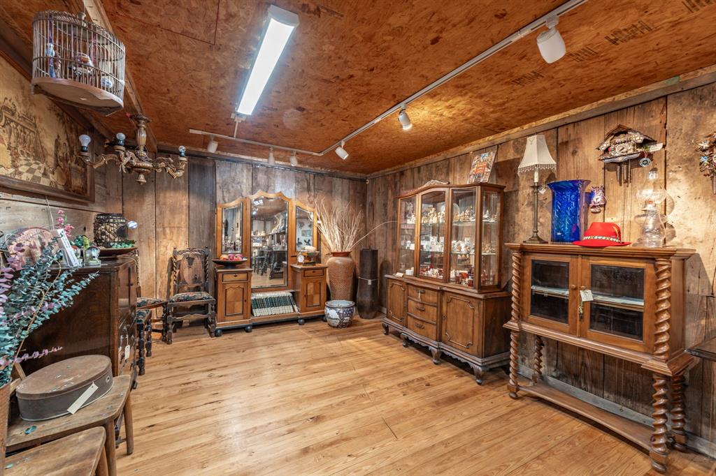 3408 N Us Highway 281 Property Photo 23