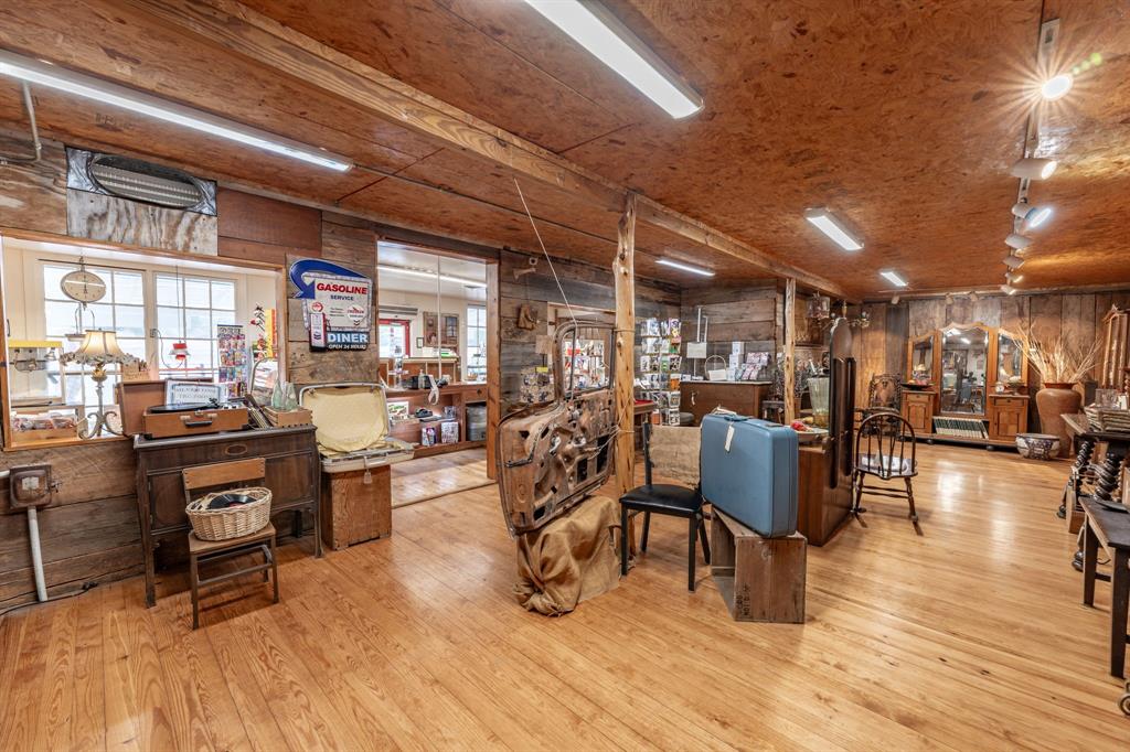 3408 N Us Highway 281 Property Photo 24