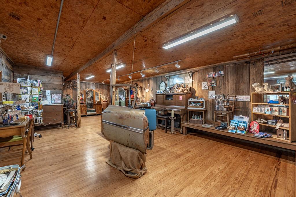 3408 N Us Highway 281 Property Photo 25