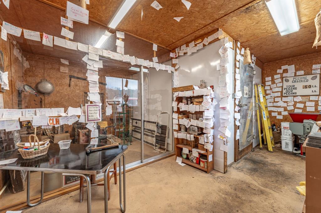 3408 N Us Highway 281 Property Photo 26