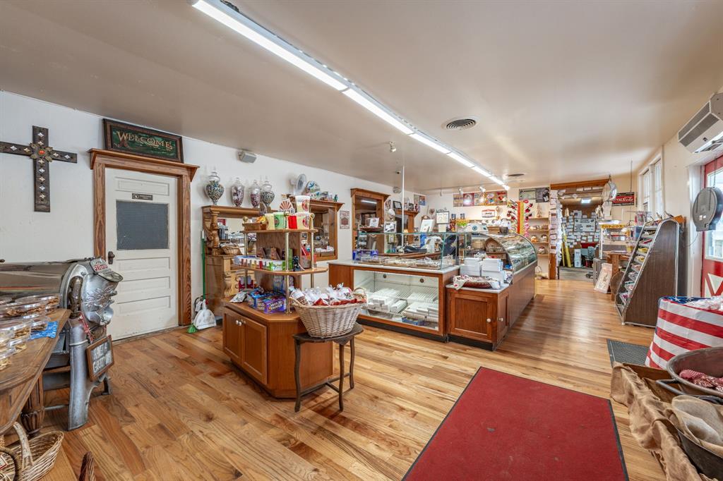 3408 N Us Highway 281 Property Photo 27