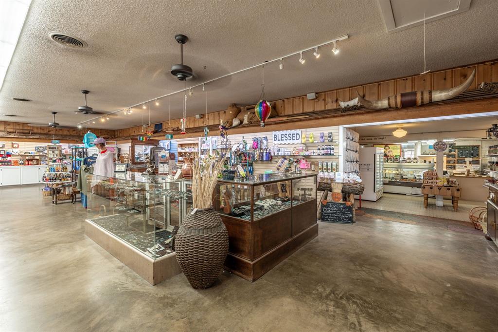 3408 N Us Highway 281 Property Photo 30