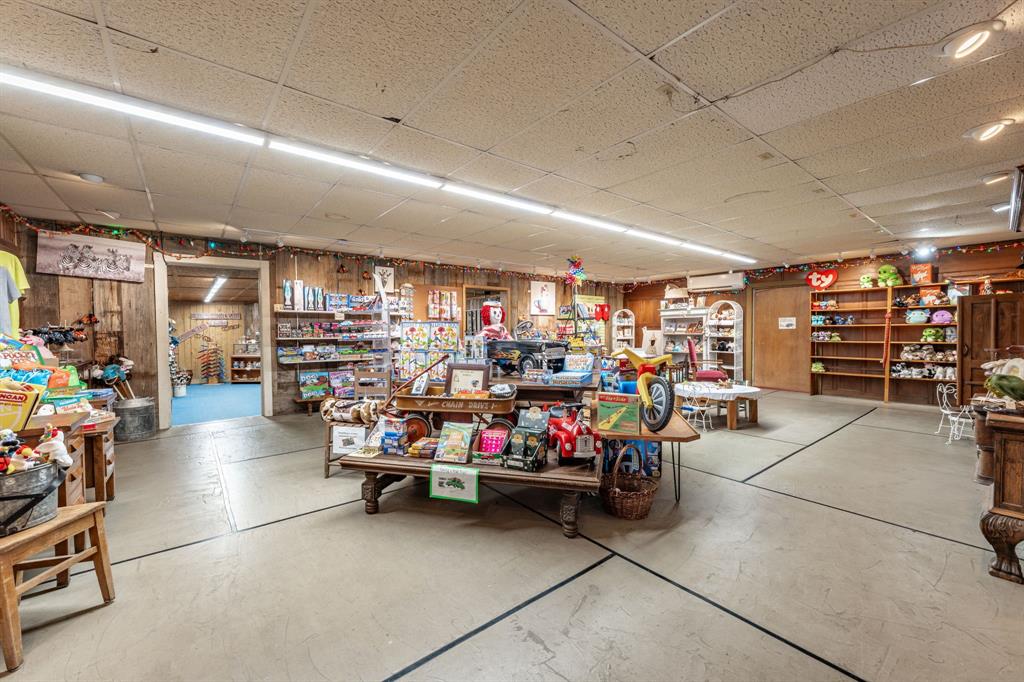 3408 N Us Highway 281 Property Photo 31