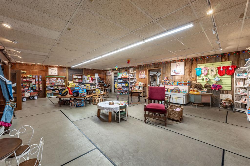 3408 N Us Highway 281 Property Photo 32