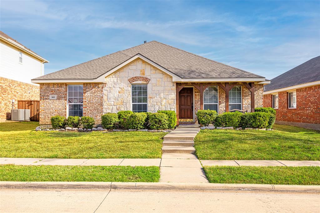 1611 Bur Oak Drive Property Photo 1