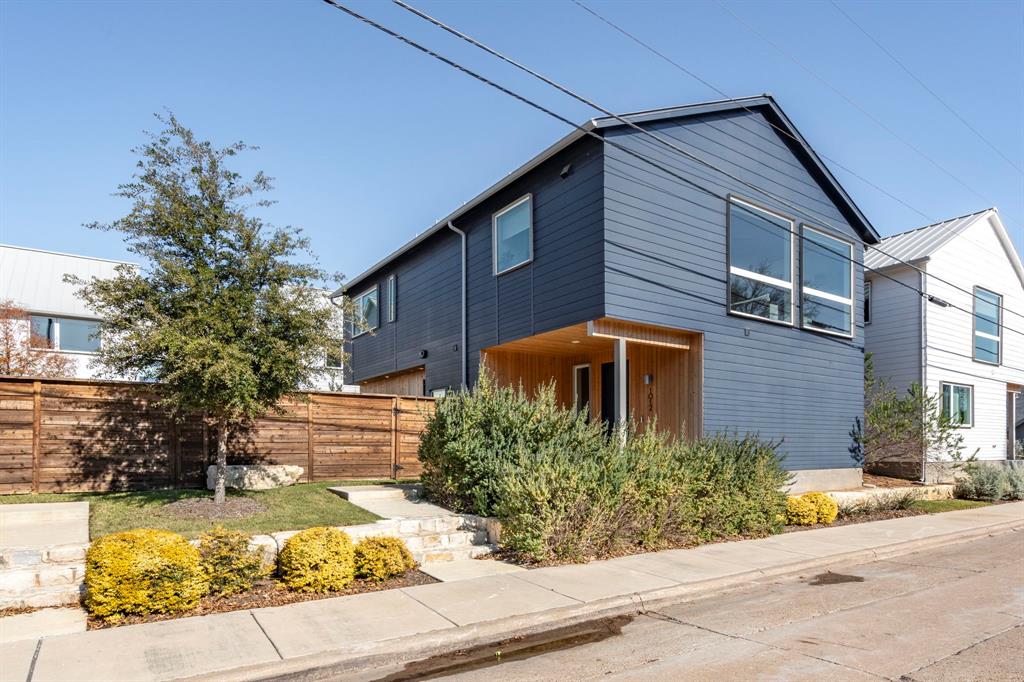 1012 Bastion Court Property Photo