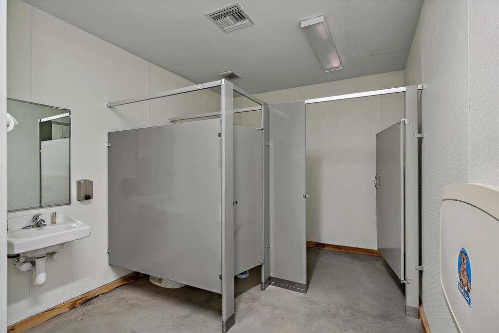 150 W Main Street Property Photo 36