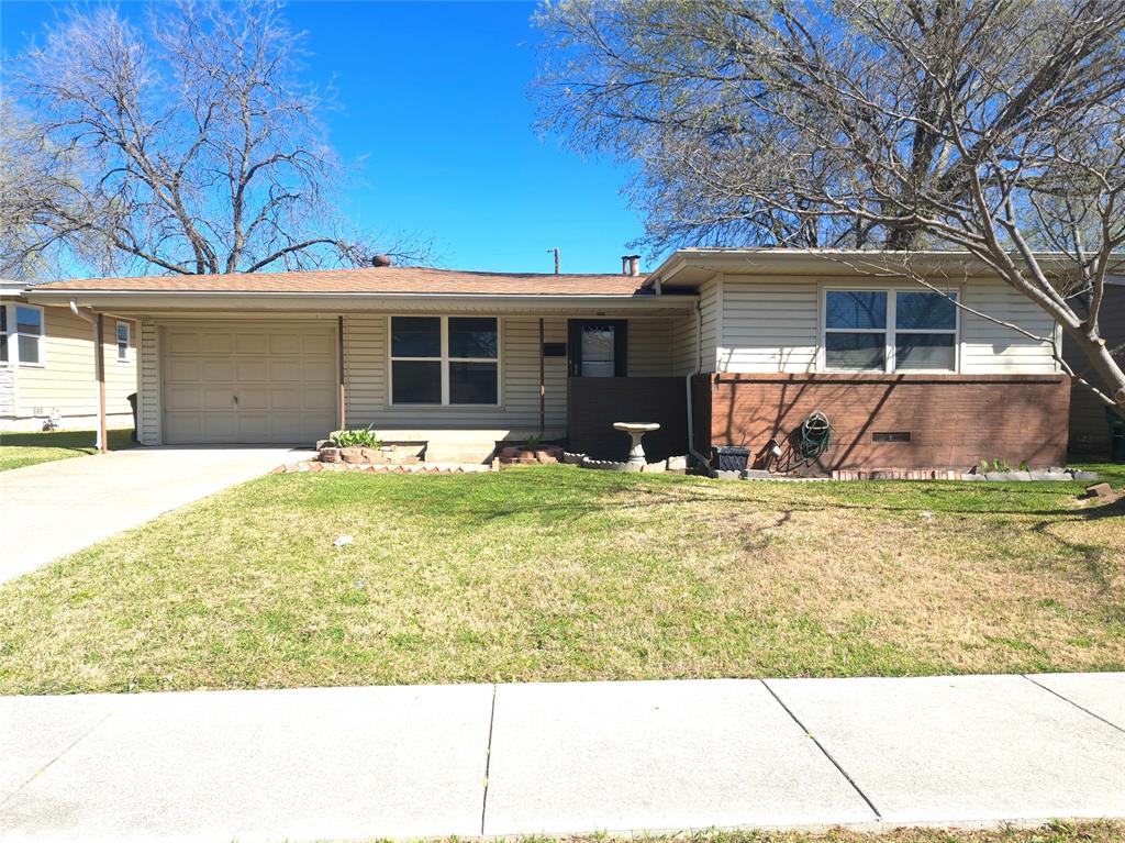 2704 Binyon Street Property Photo