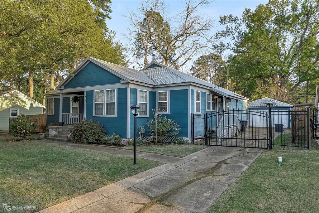 737 Huron Street Property Photo