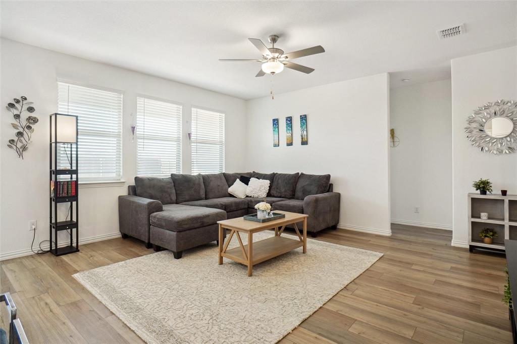 3405 Kingsview Drive Property Photo 4