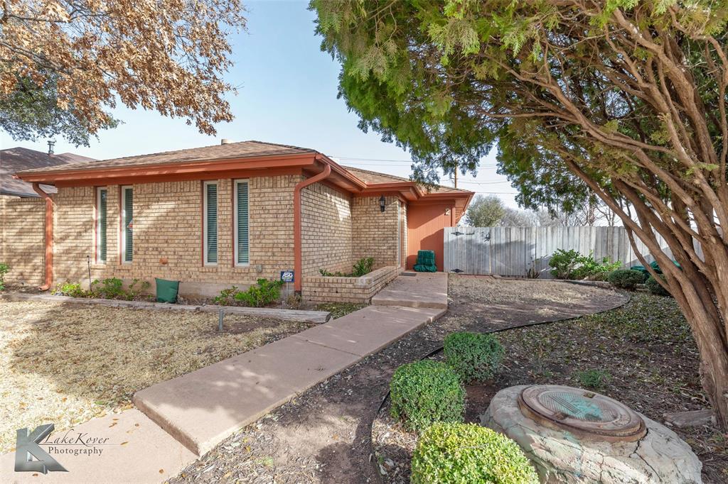 2 Surrey Square Property Photo