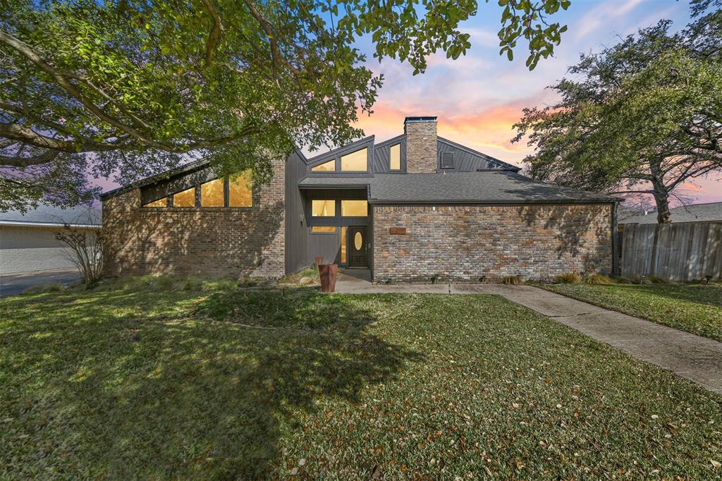 2717 S Surrey Drive Property Photo