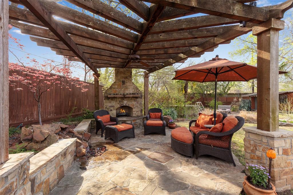 6814 Blackwood Drive Property Photo 1