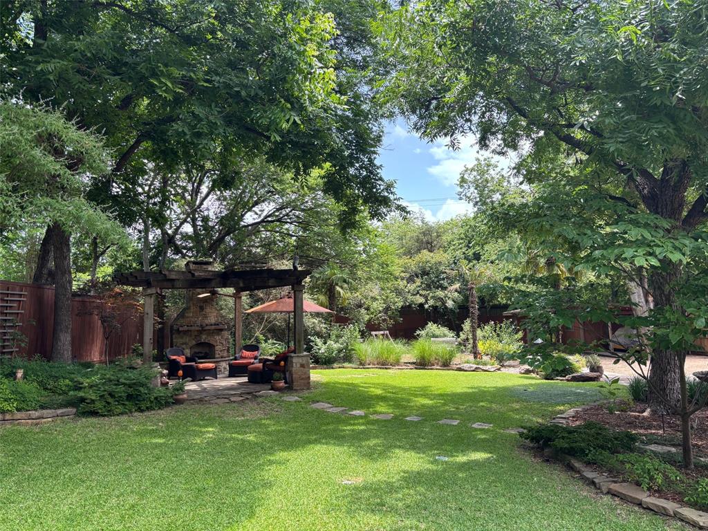 6814 Blackwood Drive Property Photo 1